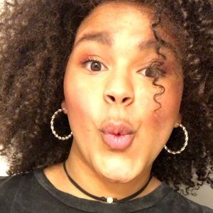 Meet your Posher, Olivia